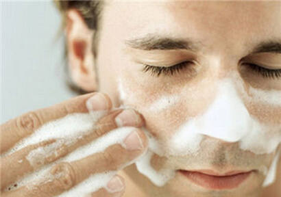 Selection of men's facial washing steps is very important for skin care products