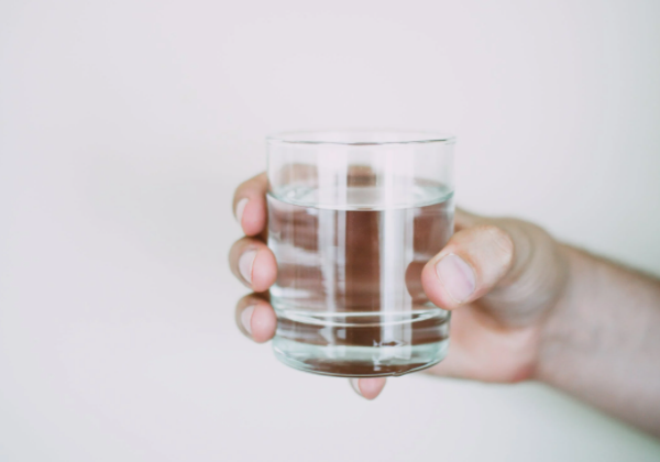 This Water Bottle Glows to Remind You to Drink More Water - ECHEMI