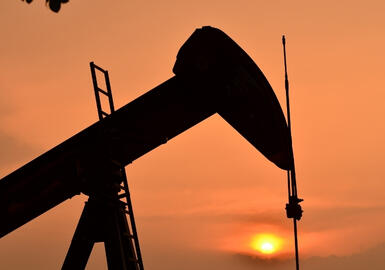 原油价格小幅下跌，美元走强影响大宗商品