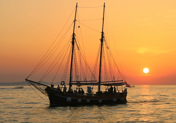 船舶的皮肤开始涨价：一纸30%涨幅，正在重写全球航运的成本底线