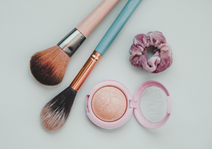 抗衰黑科技爆发、男士修饰销售额同比增速亮眼，2025 美妆护肤市场新趋势洞察！